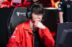 雷速体育直播官网-FLY翻盘KT，Faker打出惊人五杀入围赛3:1（巴黎）