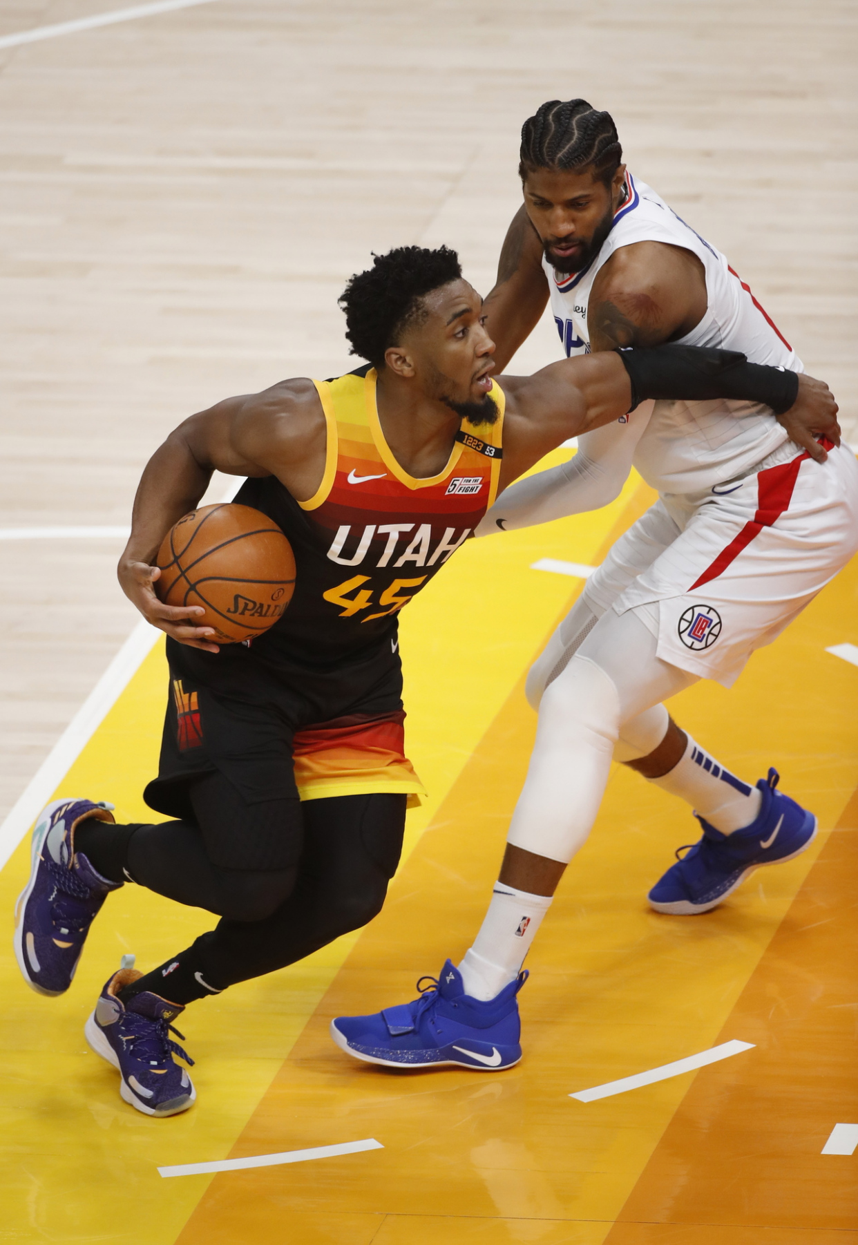 关于日本男篮绝杀湖人,萨姆·米切尔一己之力扛起全队的信息 关于日本男篮绝杀湖人,萨姆·米切尔一己之力扛起全队的信息